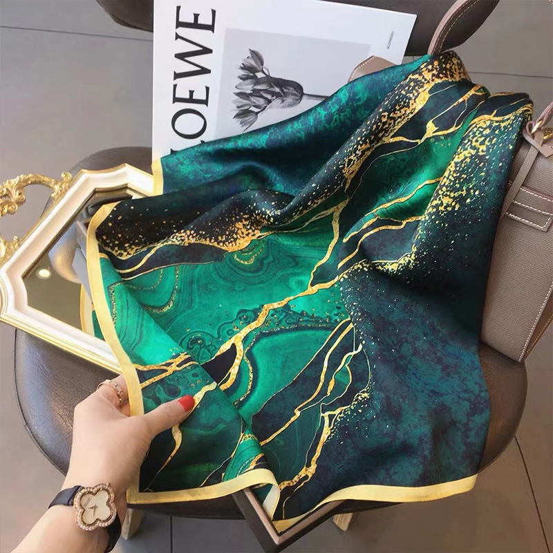 Silk Scarf Square - 70x70 cm Sciarpa da donna Sensazione